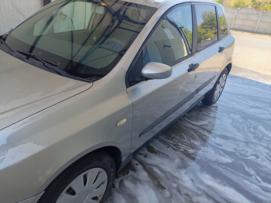 Vând Fiat Stilo benzină 2002 1,6 16 valve pentru dezmembrări dar menționez faptul că mașina funcționează bine dar nu mai am talonul.Pret 350 de euro
