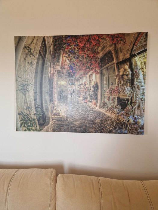 Картина город за стена