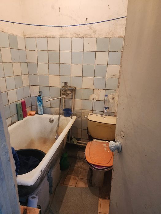 Srochna 1 xonali kivartira sotiladi