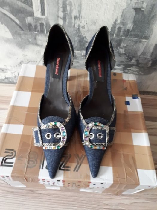 Женская обувь продается