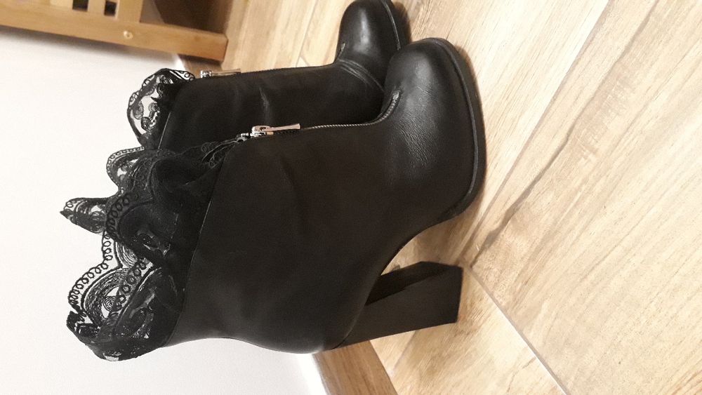 Продавам Боти Bianki