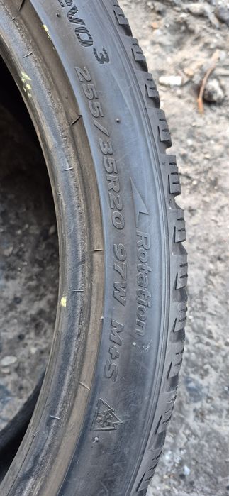 2 anvelope iarna Hankook 255/35/20.Pretul este pe bucata.