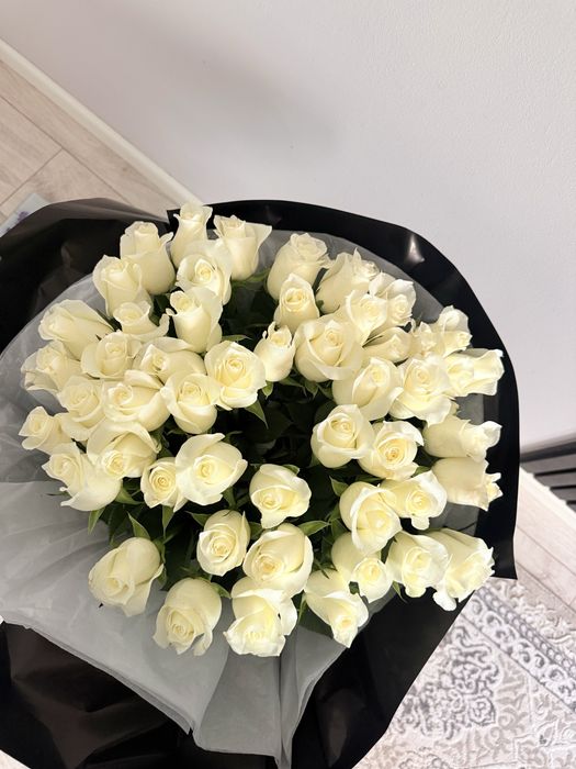 Белые розы ,  свежие ,40 шт