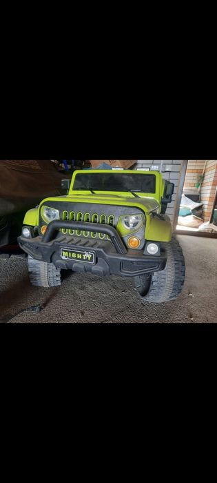 Детская машинка, электромобиль