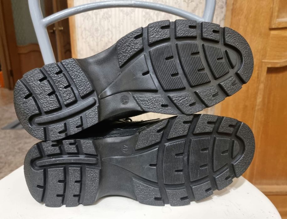 Продам берцы и бушлаты