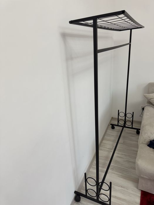 Вешалка новая почти