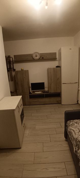 Închiriez apartament