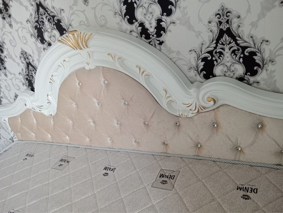 Спальный кровать с матрасом