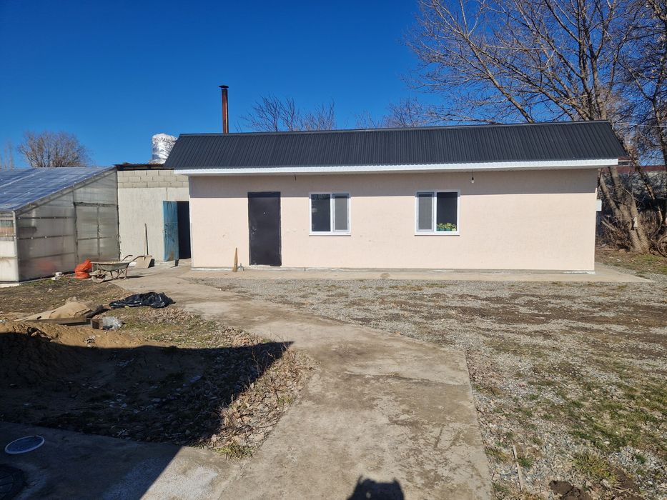 Продам дом с зимней теплицой