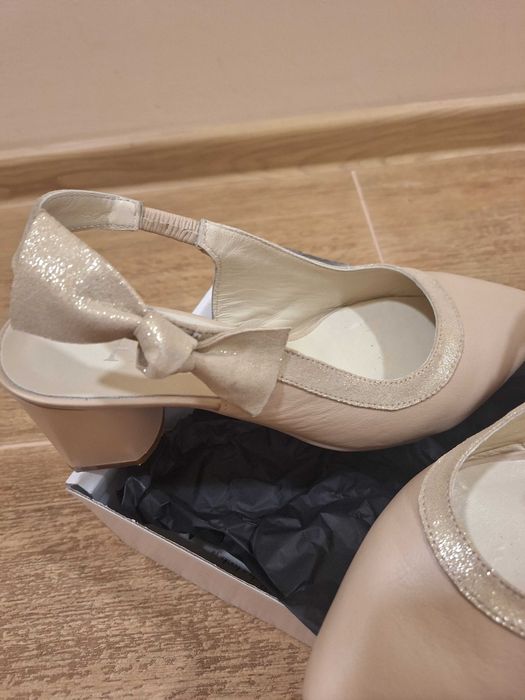 Продавам дамски обувки естествена кожа