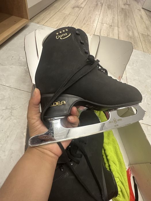 Продам коньки Edea Chorus 235