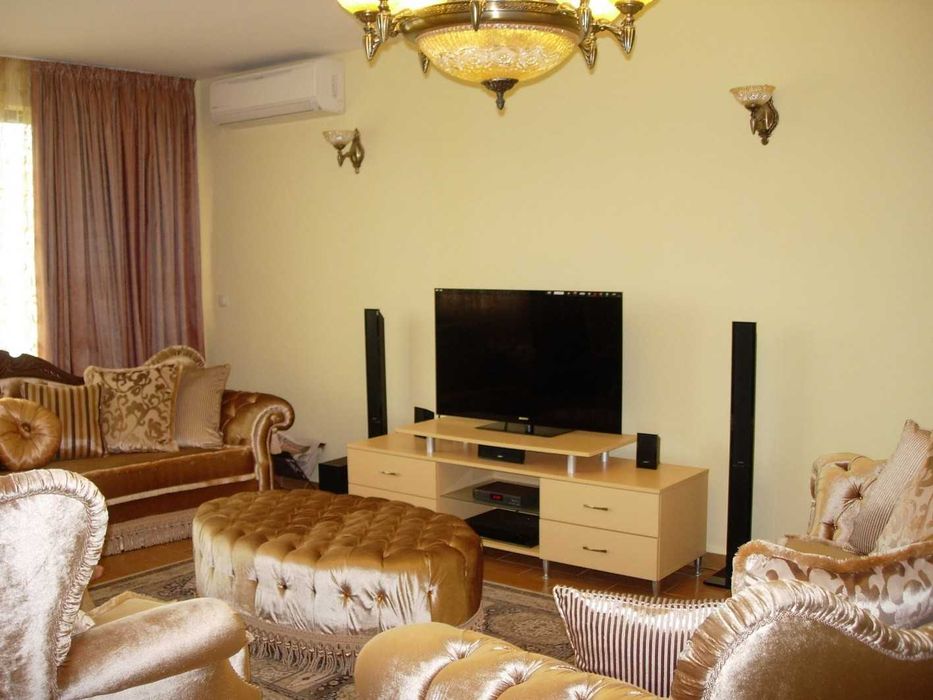 Луксозна холна гарнитура, в комплект с кухненска маса и столове