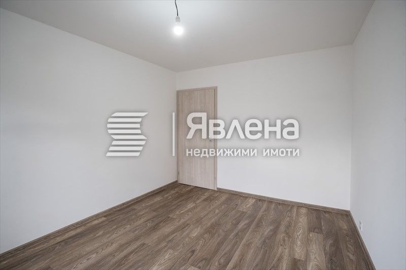 Продава 3-стаен апартамент