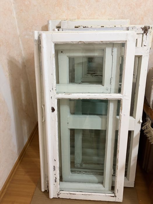 Окна деревяные в хорошем состояниц