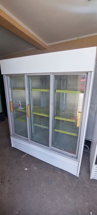 Витринный холодильник