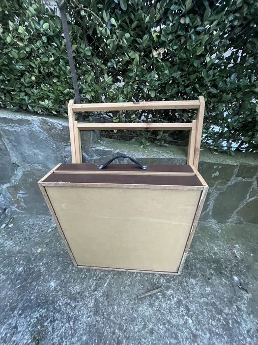 Куфар за продажба на мартеници