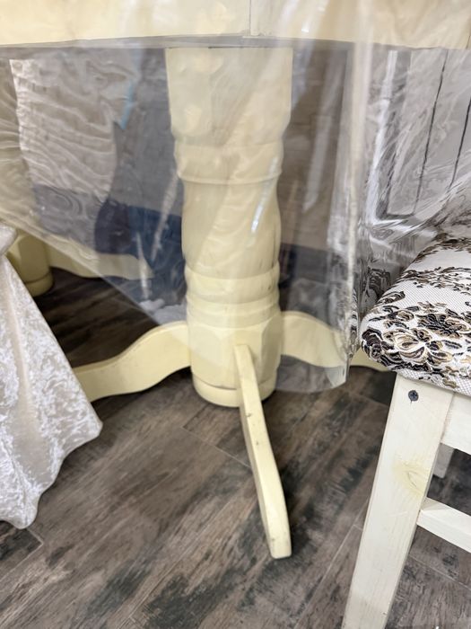 Столы выдвижные вместе со  стульями