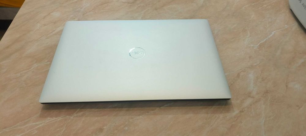 Dell Precision 5540 - 32GB RAM - 1TB SSD - I7 9850H