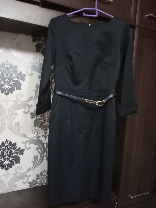 Продаю классическое платье