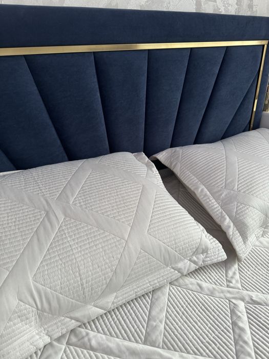 Двуспальный кровать