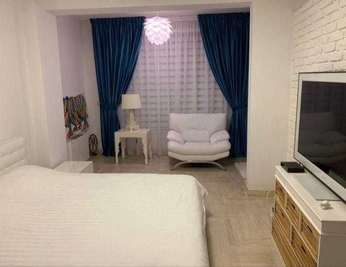 Дава се под наем Тристаен апартамент в Бургас, Меден рудник - зона А - 81 кв.м за 255 € - Снимка #2