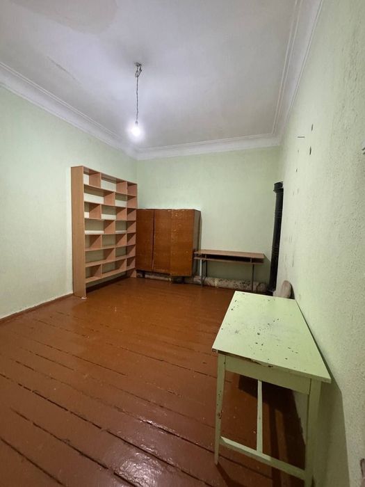 Чирчик шахар 
Навои узбегим туйхонаси ёнида 
#2-хона 3-етаж
 кварти