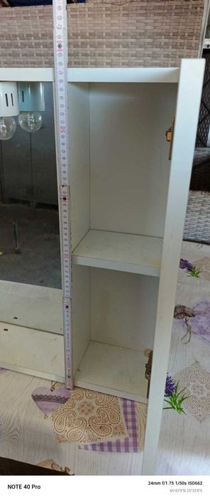 Dulap baie cu oglindă și lumina