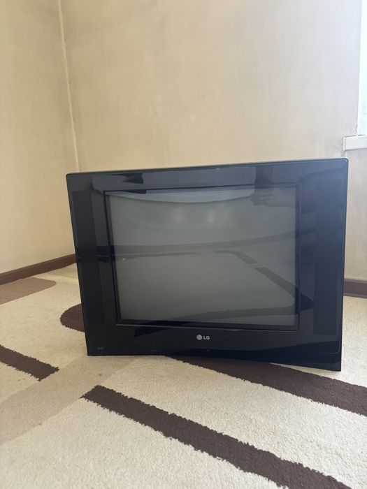 Продам телевизор на запчасти