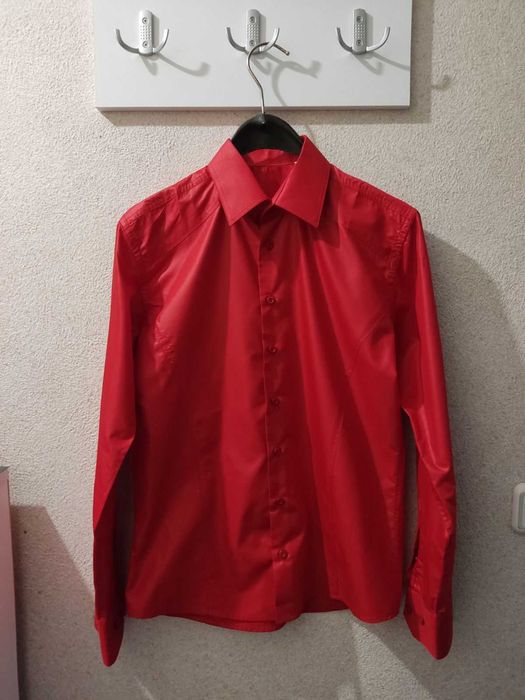 Официална мъжка риза - 14 €
Нова
Размер S