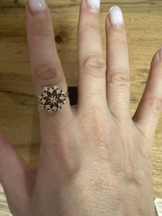 Кольцо с бриллиантом Москва