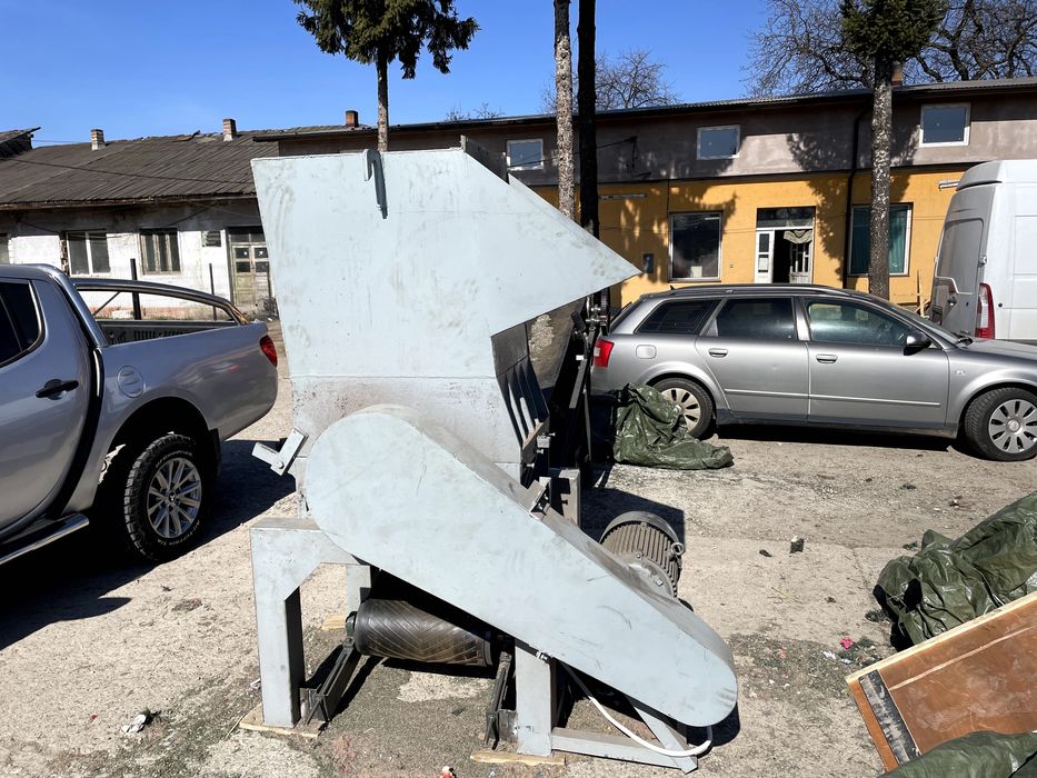 Vand moara, pentru maruntit deseuri din metal, plastic, lemn etc