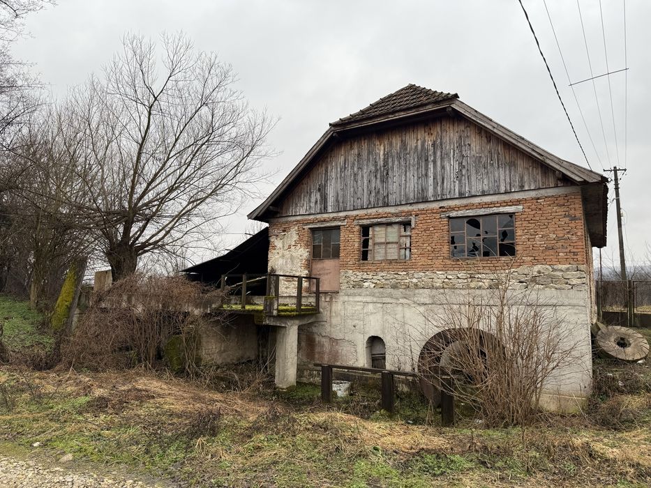 Teren + Clădire în sat Chitid