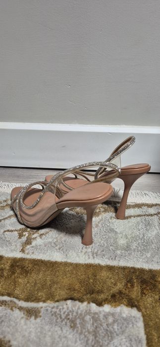 Стильные босоножки Zara