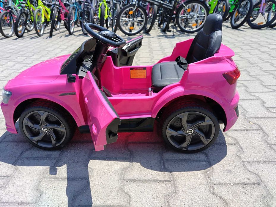 AUDI Акумулаторен джип SQ8 e-tron мет. розов