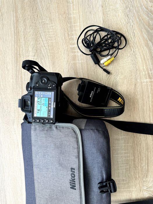 Nikon D3200 si oblietiv Nikon 18-105 DX VR