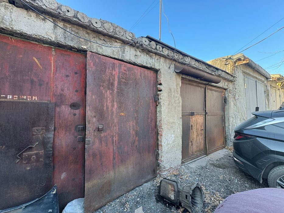 Продам два гаража рядом стоящих