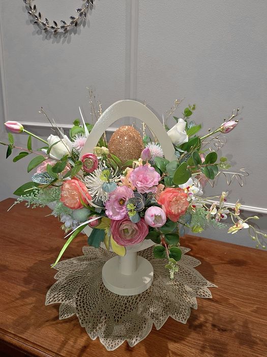 Decoratiune pascală hand made din flori artificiale real touch