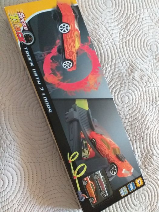 Писта с метални коли