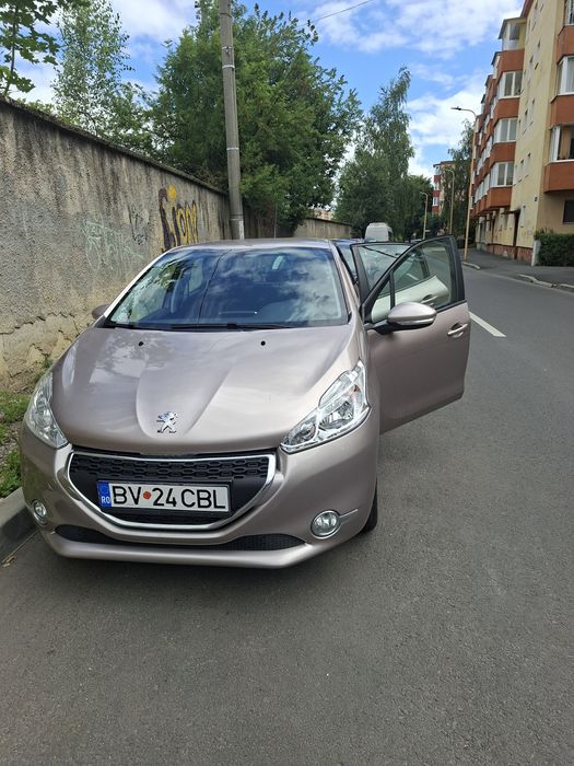 Peugeot 208 - 2012