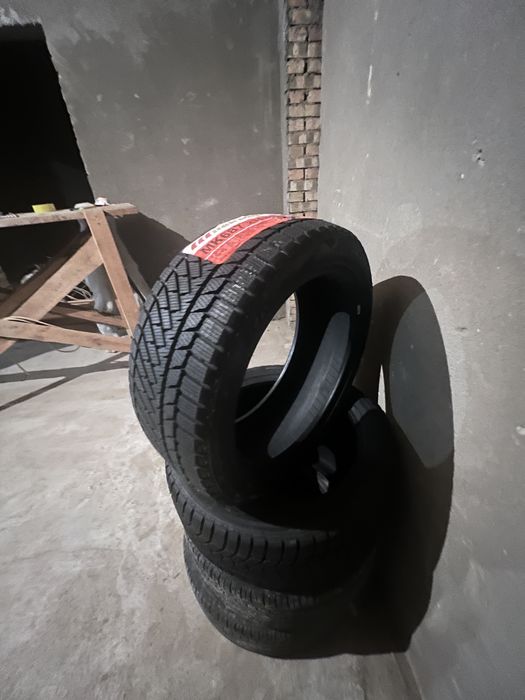 Шина 235/45/18 новый