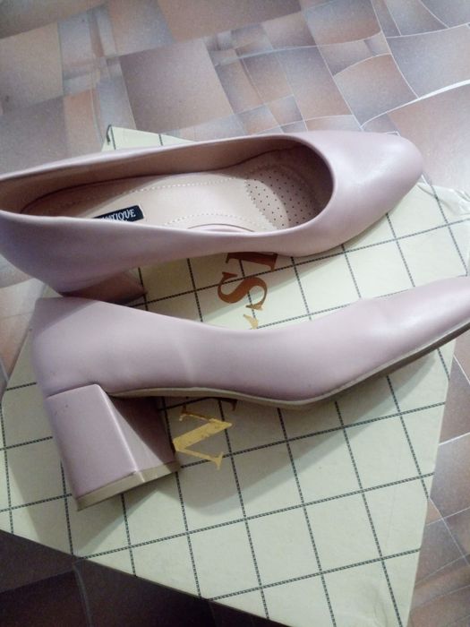 Продам туфли нежно розовый