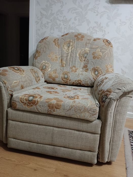 Продам диван с креслом