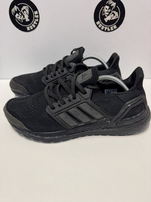 Маратонки ADIDAS ULTRA BOOST . Номер 42