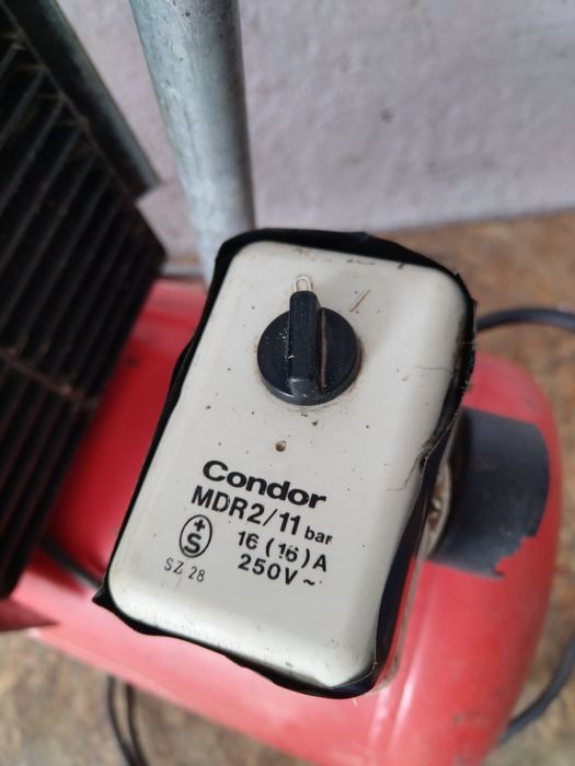 Маслен компресор 250W бутилка с обем 25 литра/ дебит 220 л./м. 
Оборуд