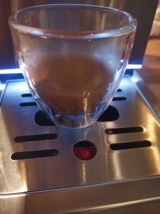 Продавам еспресо кафемашина Universum 15 бара