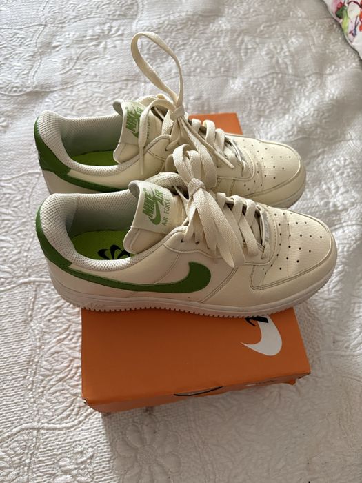 Дамски спортни обувки Nike