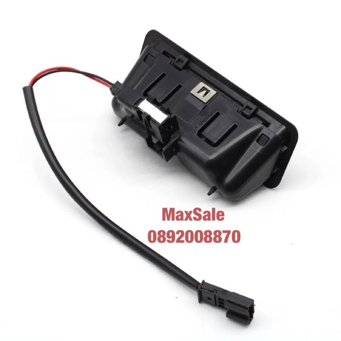 BMW 5 E39 E60 E61 дръжка за багажник панел бутон копче бмв е60 е39