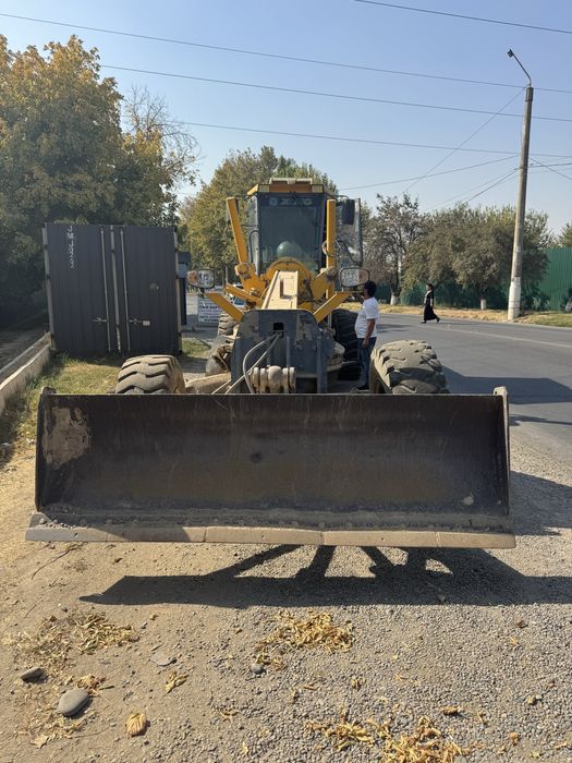 Грейдр XCMG GR215 сотилади