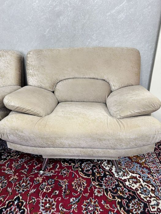 Продам диван и два кресла