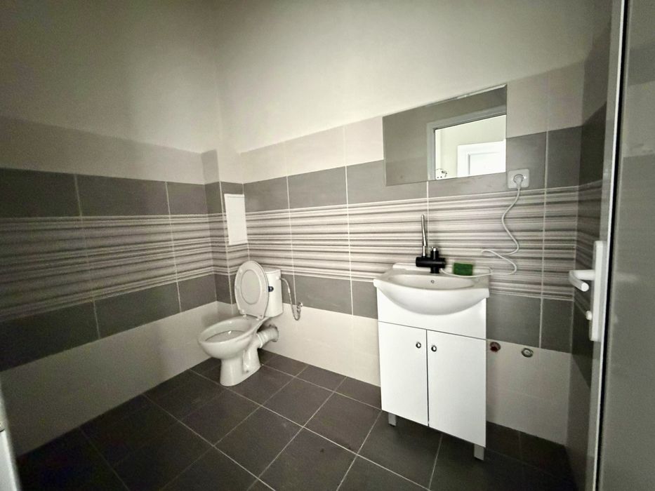 Дава се под наем Магазин в Търговище, Боровец - 70 кв.м за 498.27 € - Снимка #2